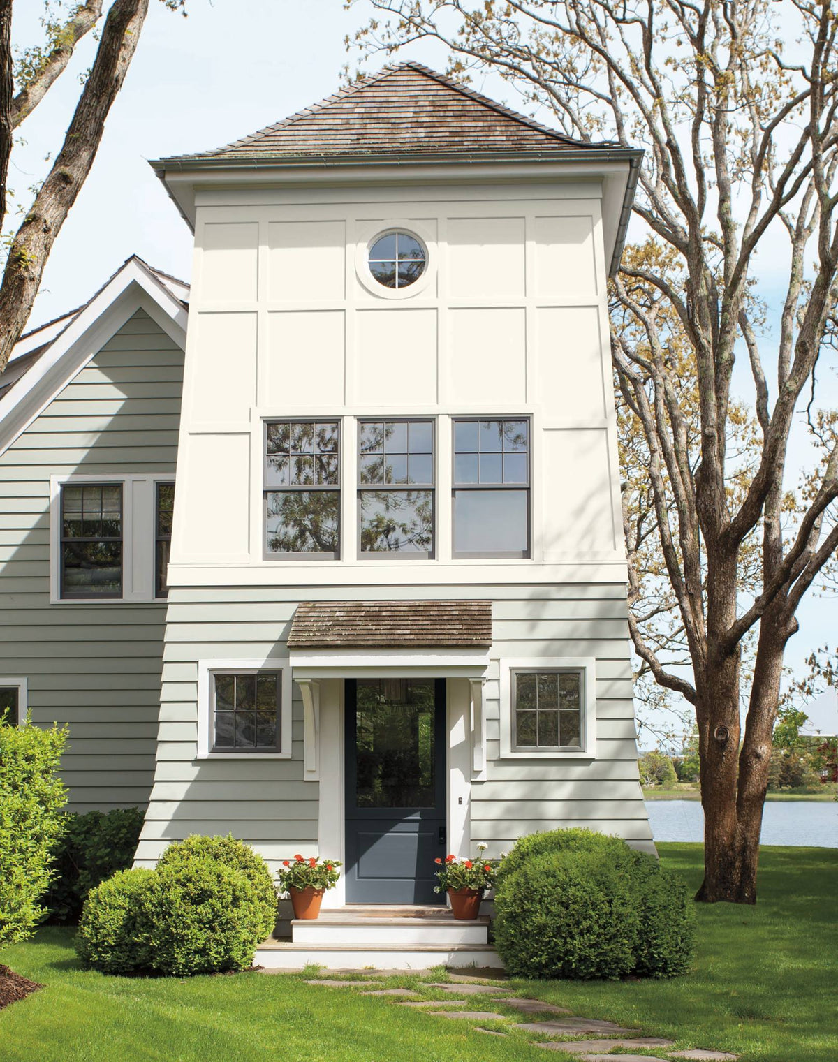 2140-60 Moonshine by Benjamin Moore